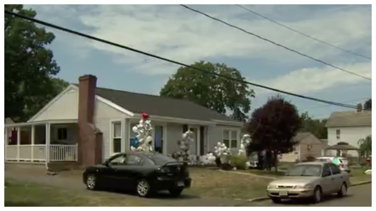 El 31 de mayo la Oficina de Primera Infancia de Connecticut (OEC, por sus siglas en inglés) 
<b>recibió una queja anónima sobre una guardería </b>10 Whaley Street en Danbury, la residencia de Sonia Loja.
<br>