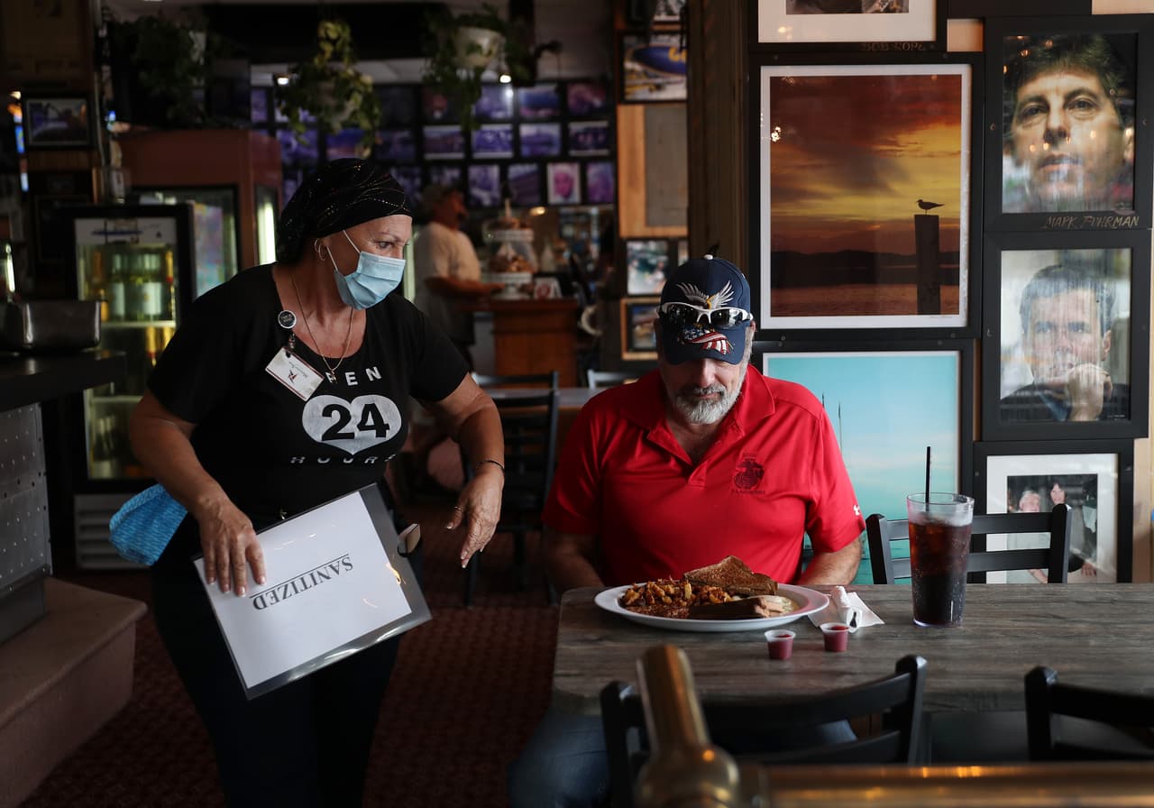 Los restaurantes de Carolina del Norte cerraron sus puertas el pasado 17 de marzo. Estos estarían autorizados a reabrir durante la segunda fase de la reapertura. Aunque el gobernador Roy Cooper no ha confirmado el inicio de esta, se espera que comience el 22 de mayo.