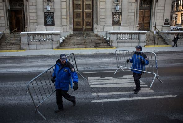 Momentos antes del funeral policías trabajaron para resguardar la zona. Más videos de Chismes aquí.