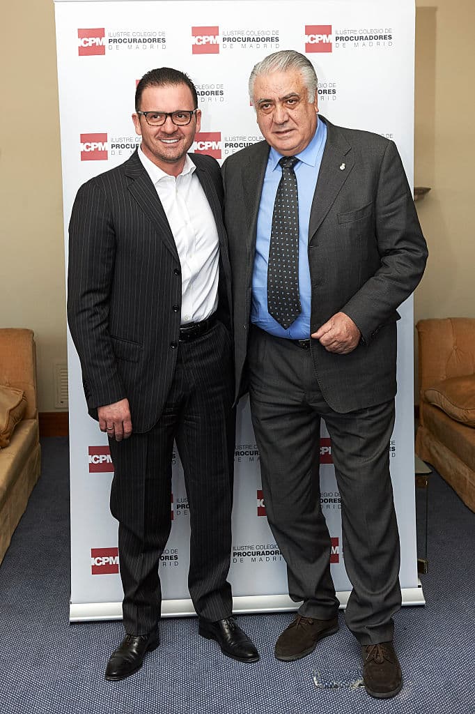 <b>Sanz</b> fue presidente del Real Madrid desde 1995 hasta el 2000.