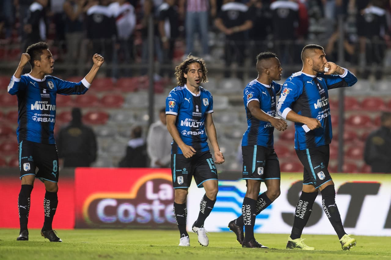 Centro desde el tiro de esquina del colombiano Yerson Candelo y el defensa argentino peinó la pelota para poner a festejar a todo el estadio.