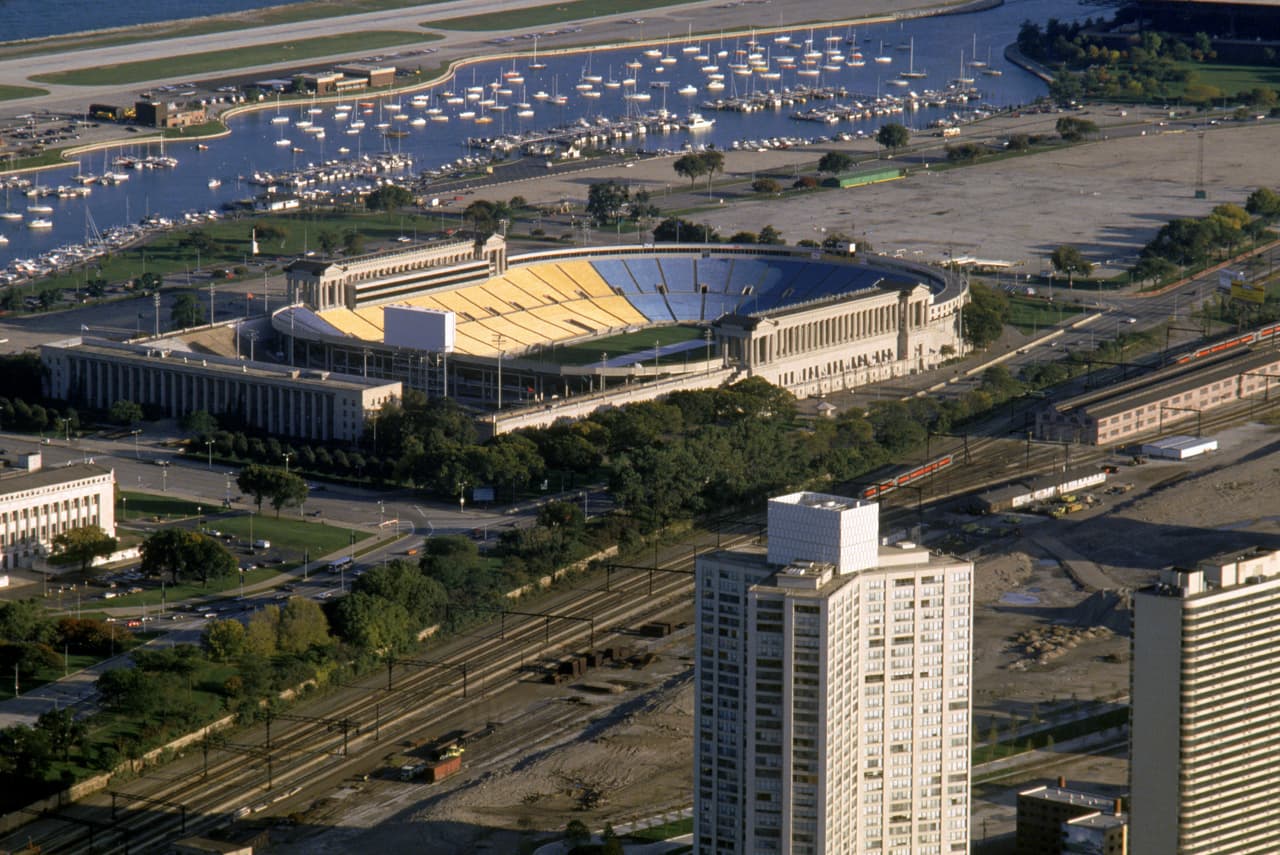 El estadio es la casa del equipo de NFL de la ciudad, los Chicago Bears, quienes comenzaron a jugar ahí en 1971.