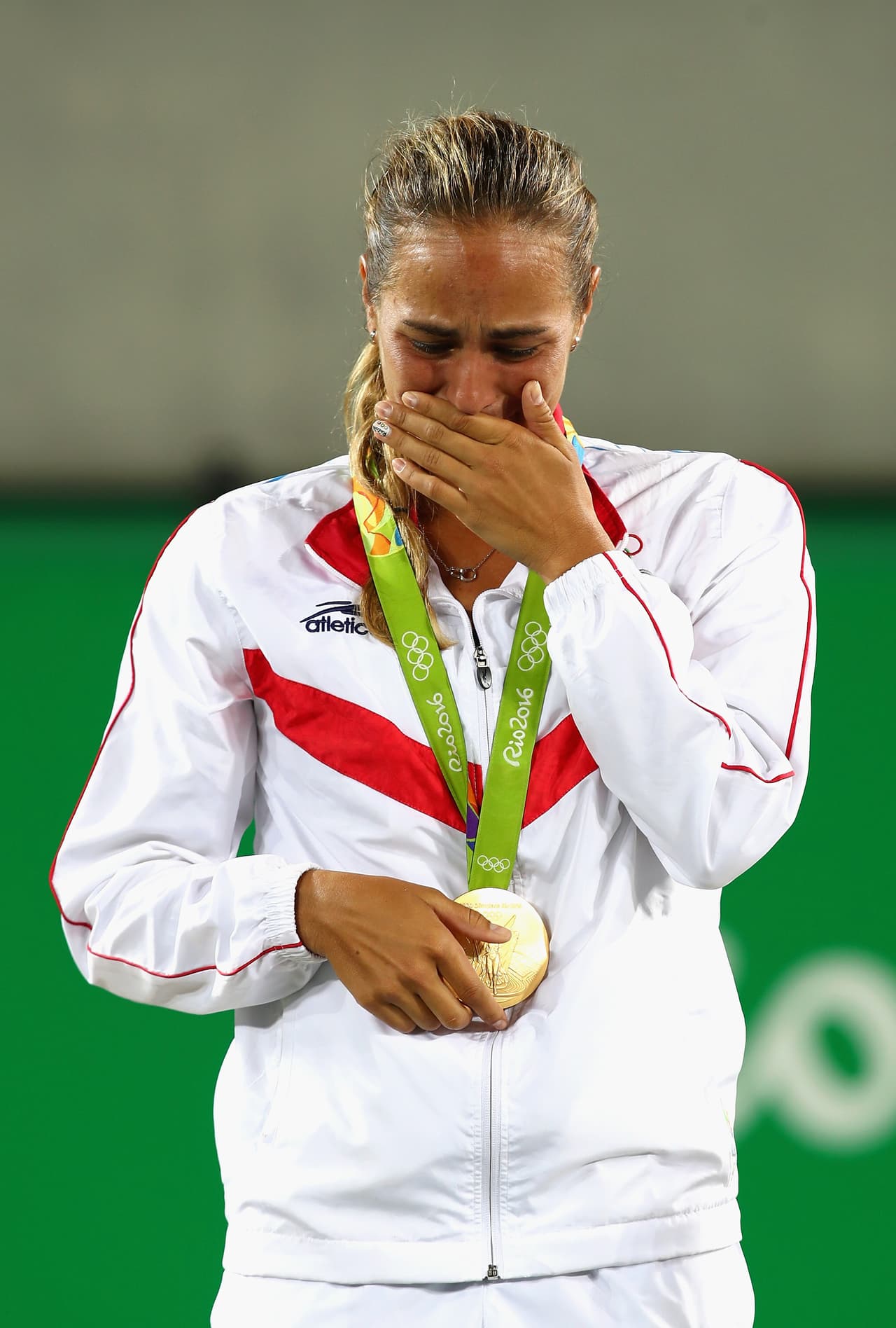 A sus 22 años hizo su debut olímpico y ganó la primera medalla de oro para la Isla. Lo logró tras un luchado partido contra la alemana Angelique Kerber, segunda en el escalafón mundial.