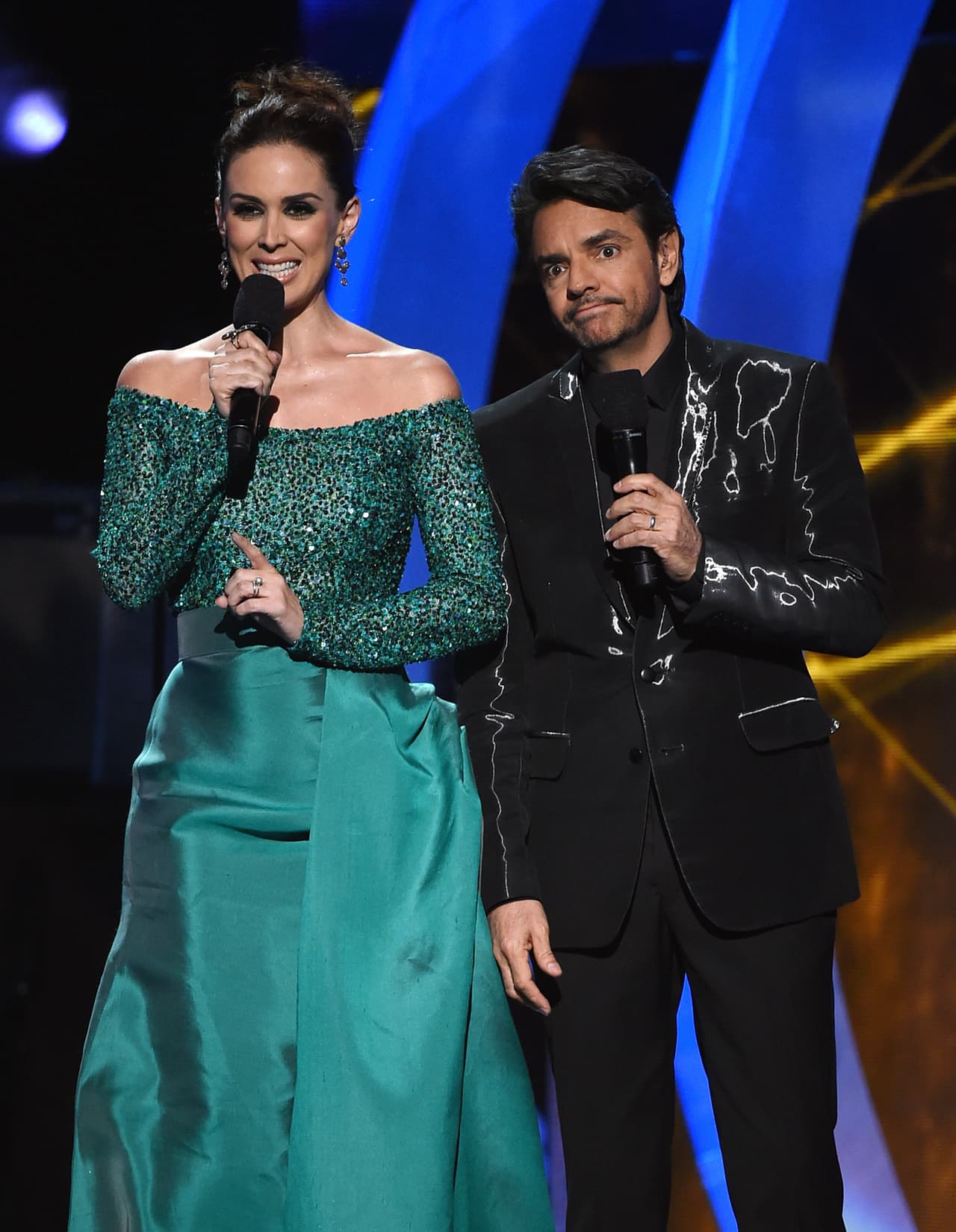 "Estoy esperando eso a ver si un día llega pero lo dudo mucho", dijo la artista, quien, como su compañero Eugenio Derbez, no le hicieron mucha gracia las afirmaciones del aspirante.