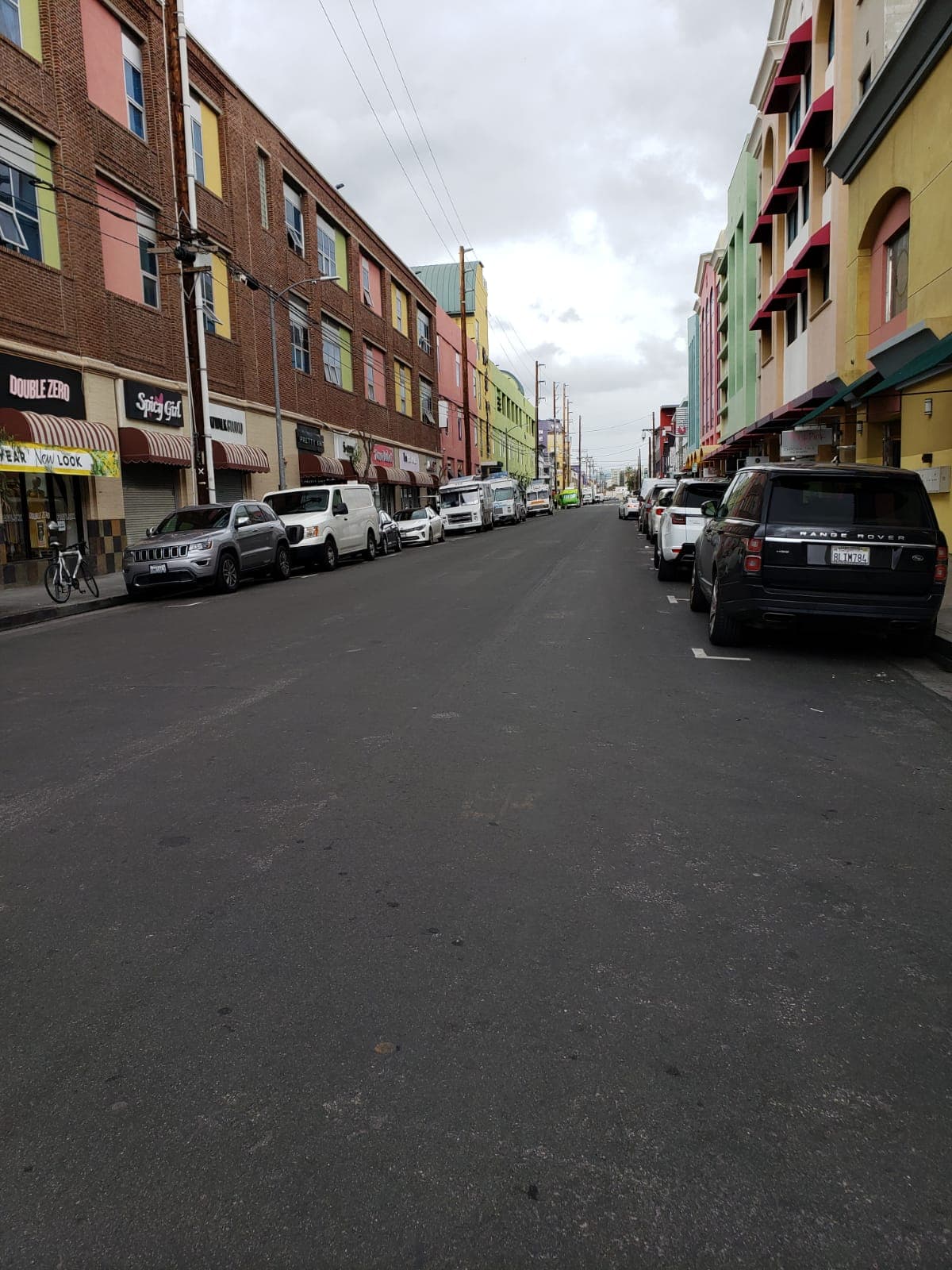 Y ante la pregunta de muchos sobre qué pasarán con los empleos o el futuro de muchos negocios que dependen de sus ventas para pagar compromisos de renta y salarios, el alcalde de la ciudad anunció que ya se trabaja en un plan de créditos para que comerciantes y sus dependientes puedan hacerle frente a la crisis.
<br>
<br>
<a href="https://www.univision.com/local/los-angeles-kmex/como-impacta-el-coronavirus-la-economia-en-california-y-el-bolsillo-de-los-ciudadanos-video">Así afecta coronavirus a la economía de California</a>.