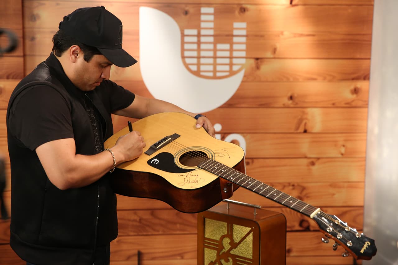 Así como Julión Álvarez.