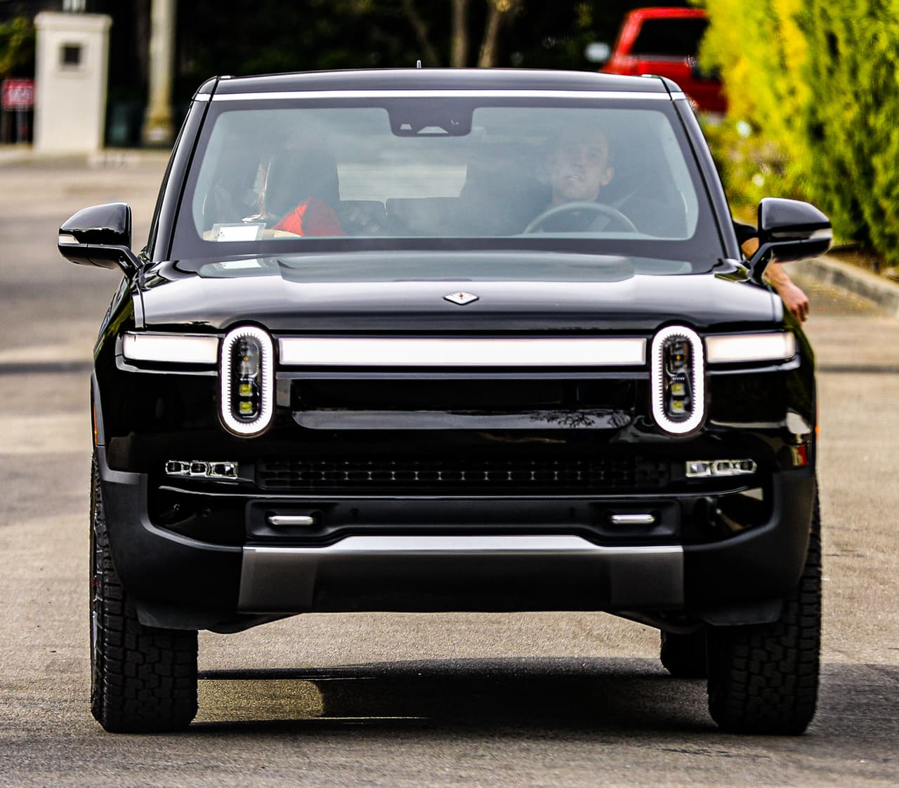 Un Bently Mulsanne Speed, un Mercedes-Benz S-63 AMG y un Audi S8 son solo algunos de los vehículos en su cochera. 
<br>