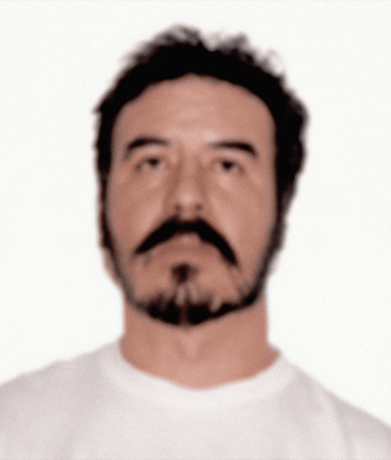 <b>Baldomero Barrientos Bañuelo</b> es buscado por su presunta participación en el asesinato de su esposa el 14 de octubre de 1993 en North Hollywood, California. Es posible que Bañuelos resida en México, las autoridades creen que tiene nexos en Florida. El FBI ofrece una recompensa de hasta $ 5,000 por información que conduzca a su arresto.