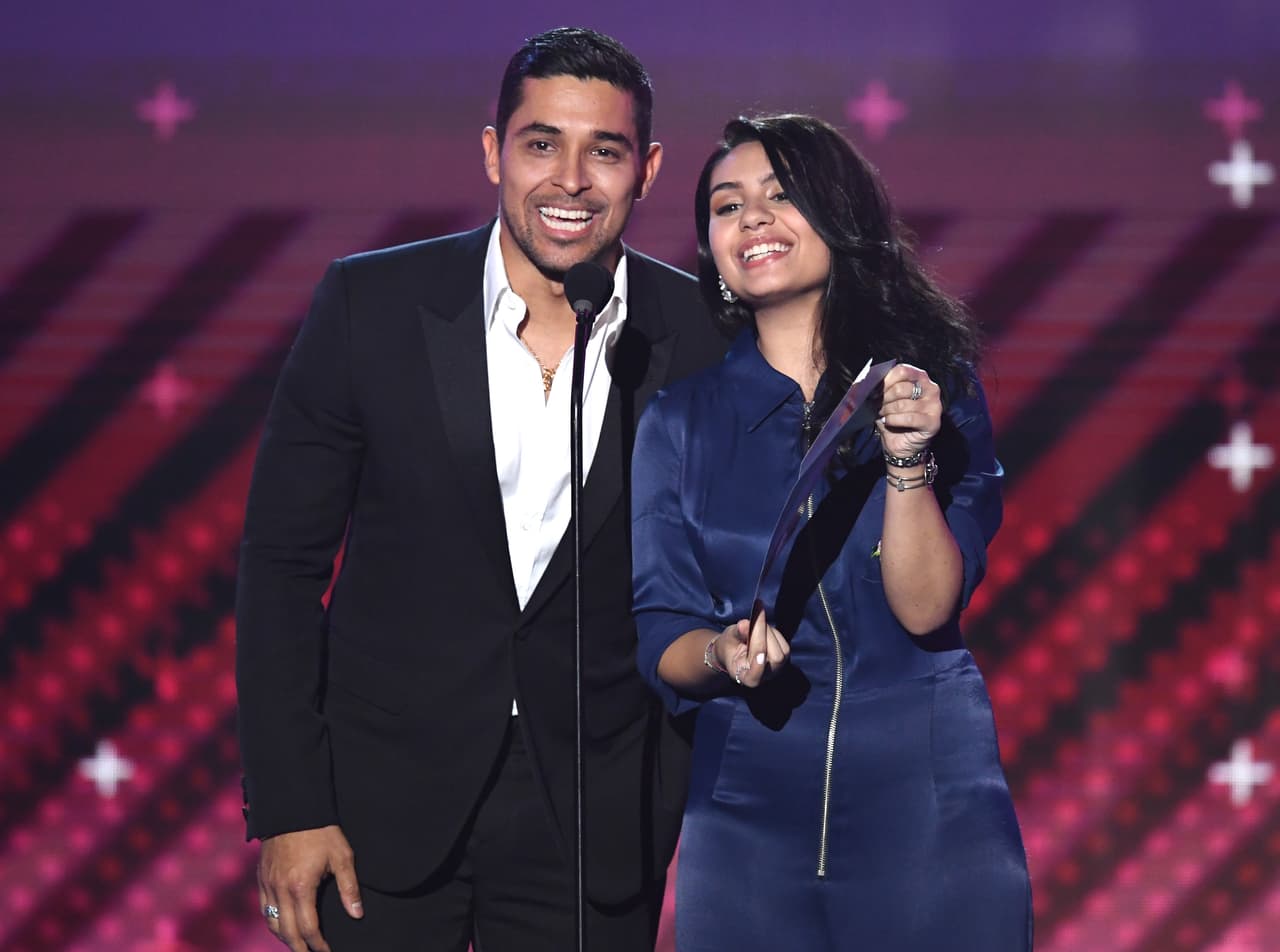 Wilmer Valderrama y Alessia Cara fueron parte de los presentadores de la noche.