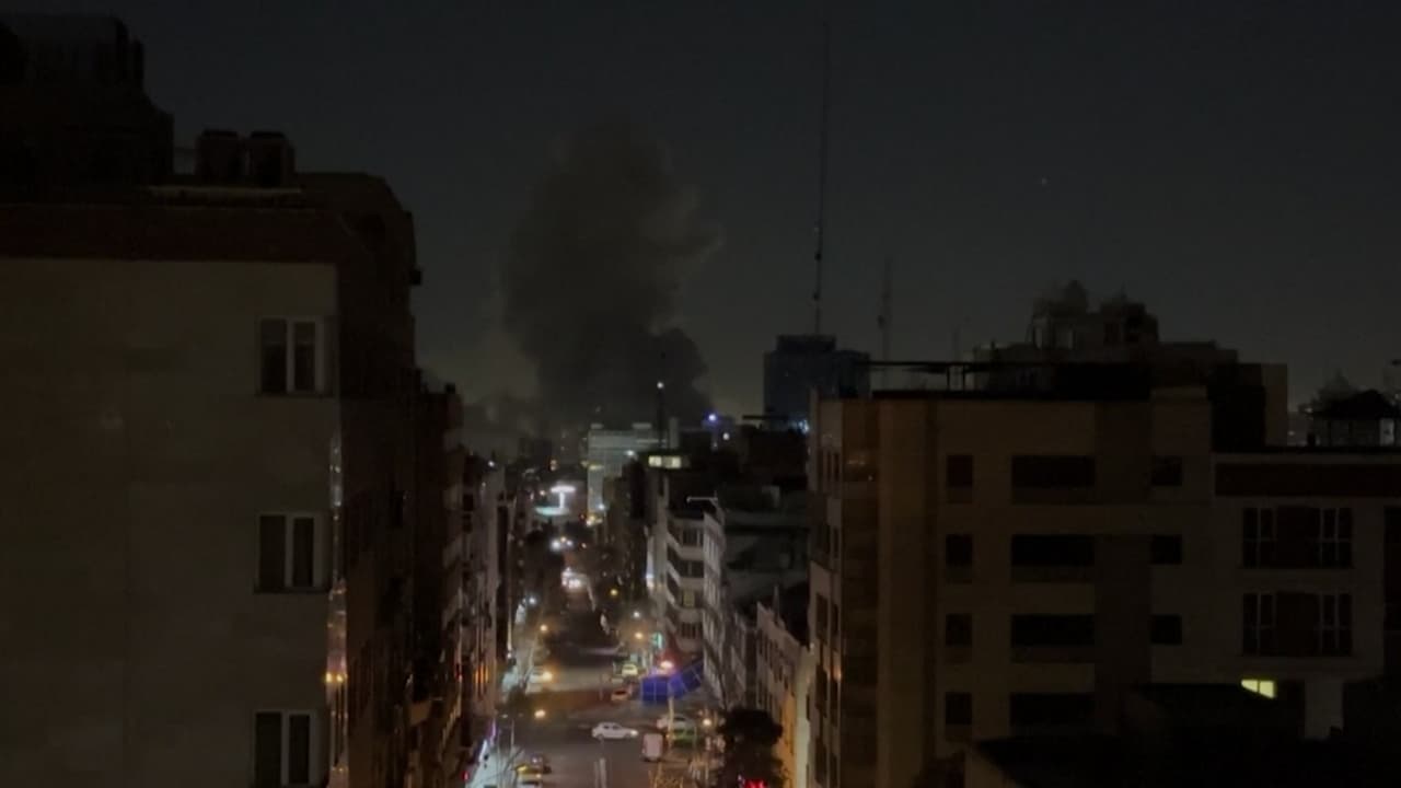 Ataque en Irán: Bombardeos en Teherán alcanzan el Gran Bazar y TV estatal