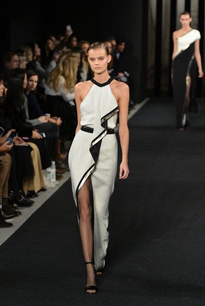 Sutil y muy sexy es este diseño de J. Mendel en blanco y negro.