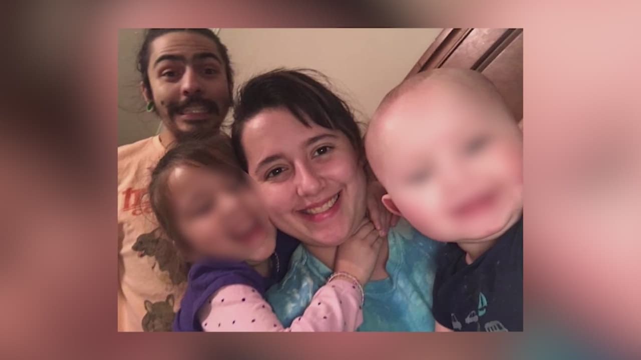 Gil era la novia de Vela, madre de sus dos hijos y, según publicaciones en redes sociales, había ayudado a organizar el funeral.