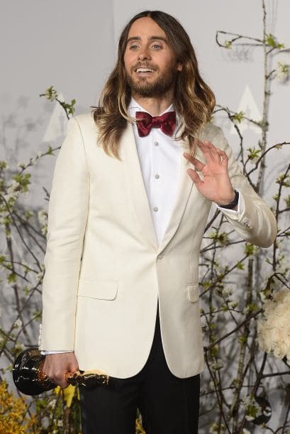 El actor Jared Leto arriesgó en los "scar con un look que parecía sacado de una fiesta universitaria.
