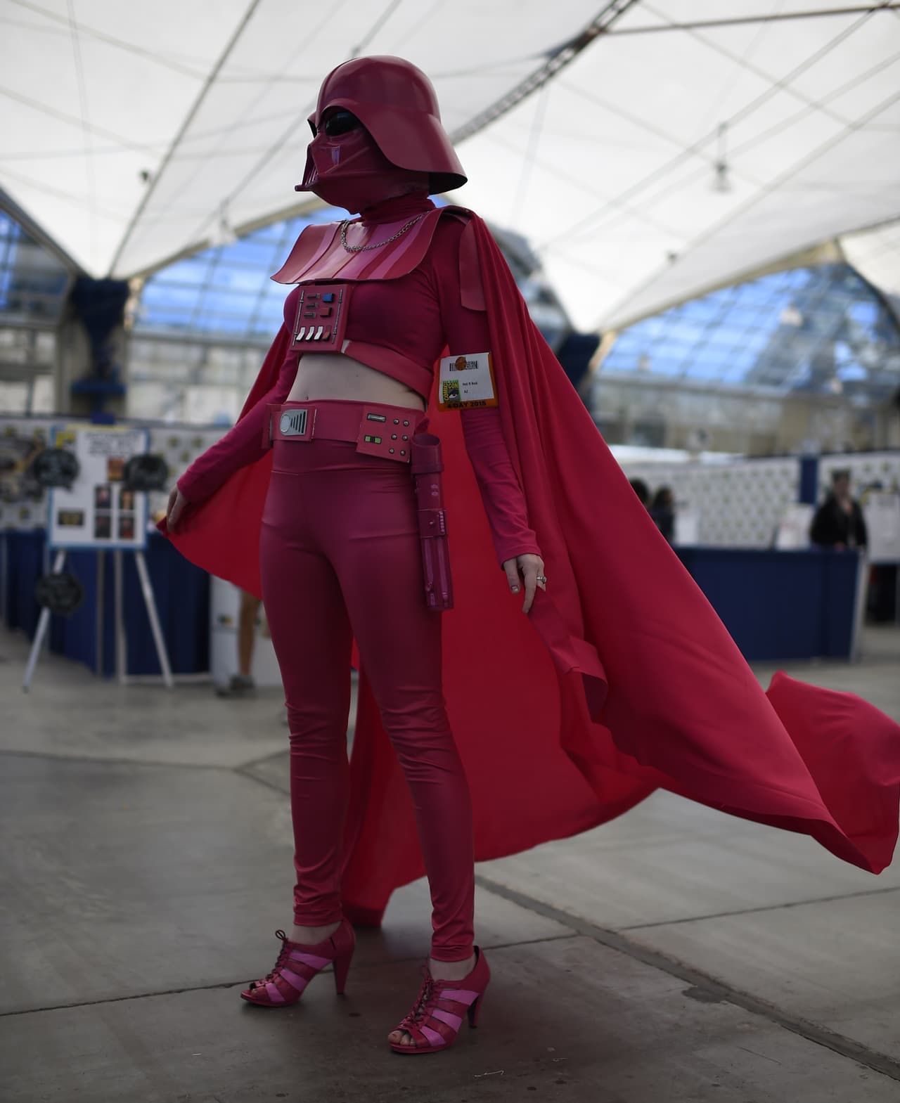 Otros cines como Regal Cinemas, AMC Theaters y Cinemark estarán regalando boletos de colección, gafas 3D y posters exclusivos a través del primer mes de estreno.