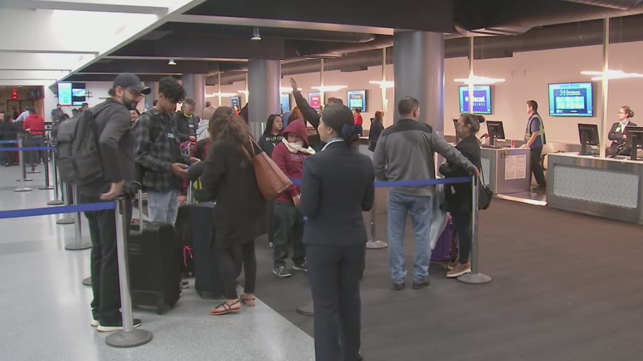 Preocupación entre viajeros en Los Ángeles por las drásticas medidas para enfrentar el coronavirus