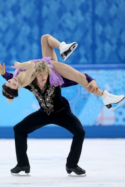 Meryl Davis y Charlie White se han proclamado hoy campeones olímpicos de danza de patinaje artístico en Sochi 2014, una vez disputado el programa libre en el que mantuvieron el liderato que el domingo alcanzaron en el corto. Davis y White, primera pareja de EEUU en ganar un Mundial y que llegaron a Sochi como subcampeones olímpicos, se impusieron en el Palacio Iceberg con 195,52 puntos y un programa largo con música de 'Sherezade", de Nikolai Rimski-Korsakov. Superaron a los defensores del título, los canadienses Tessa Virtue y Scott Moir, que se colgaron la plata con 190,99. El bronce ha sido para la pareja rusa integrada por Elena Ilinykh y Nikita Kapsalapov, con 183,48. Meryl y White llevan 17 años patinando juntos.