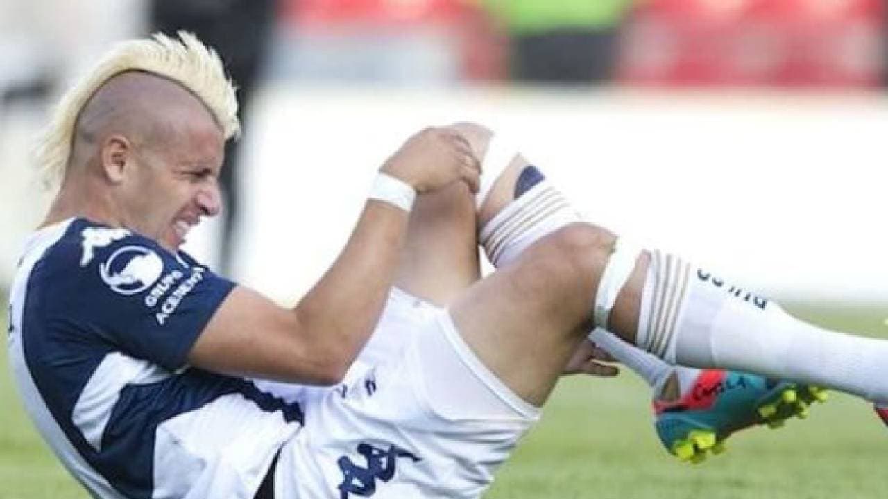 El mexicano más recordado por Boca Juniors, vistió los colores de Tecos, Morelia, Pachuca, Guadalajara, Chiapas, Querétaro, San Luis, Chivas USA y Nayarit.