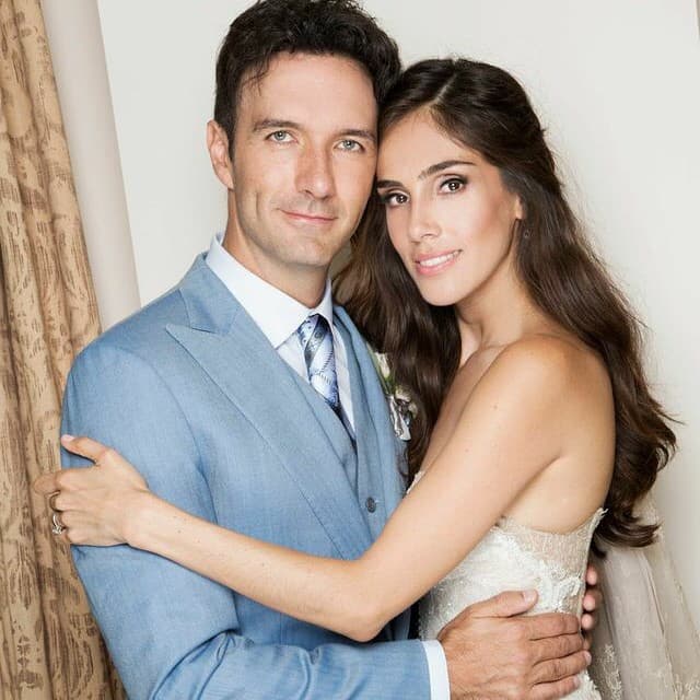 Pero lo que no asombra es que quiera revivir el momento de su boda, pues Sandra lucía hermosa.