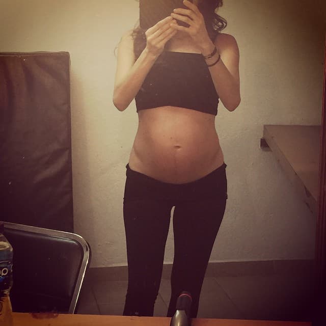 Poco a poco su pancita iba creciendo más y más.