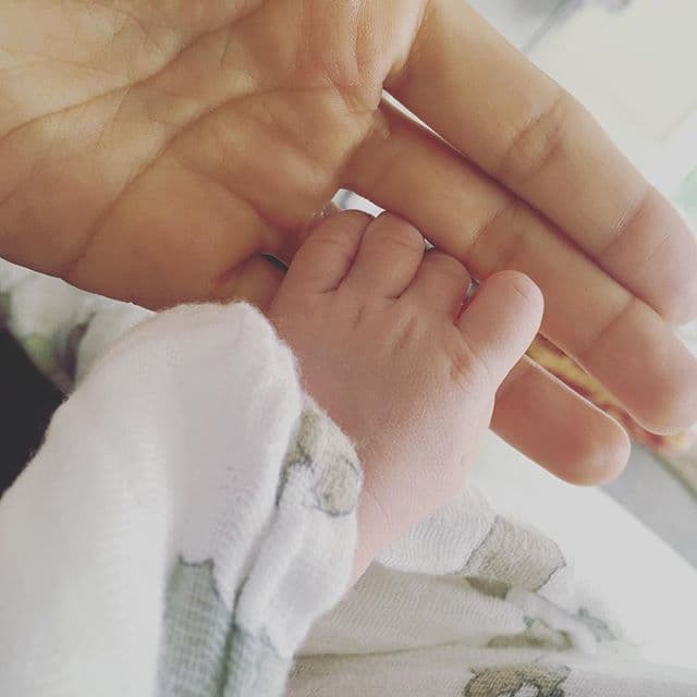 Esta es la primera foto que la actriz compartió de su hijo.