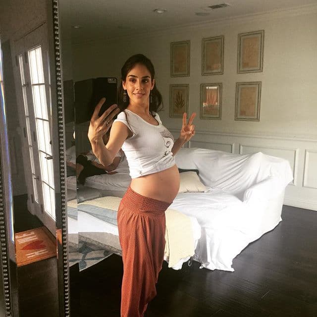 La cantante lucía hermosa.