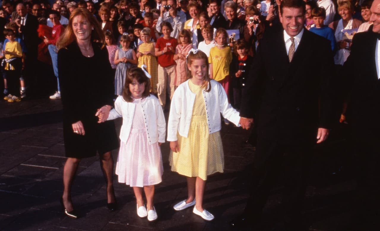 Algo que también dejaron claro en la entrevista, es que además de hermanas, las princesas de York son íntimas amigas.