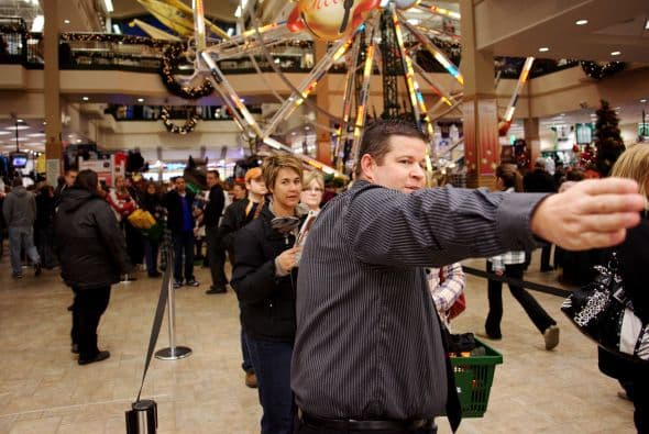 El impacto del fracaso de los funcionarios elegidos para llegar a un acuerdo sobre el recorte de $1.2 billones de la deuda federal se conocerá en las próximas semanas cuando los estadounidenses expresen sus opiniones sobre su situación financiera.