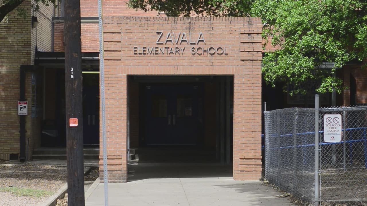 Estudiantes de Texas no volverán a las escuelas por el resto del año, anuncia el gobernador