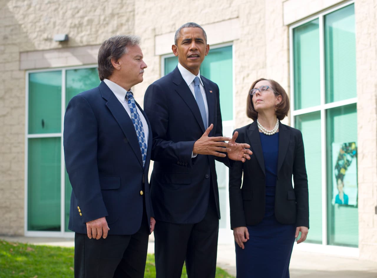En nueva jornada de tiroteos, Obama se reunió con familias de víctimas de Oregon