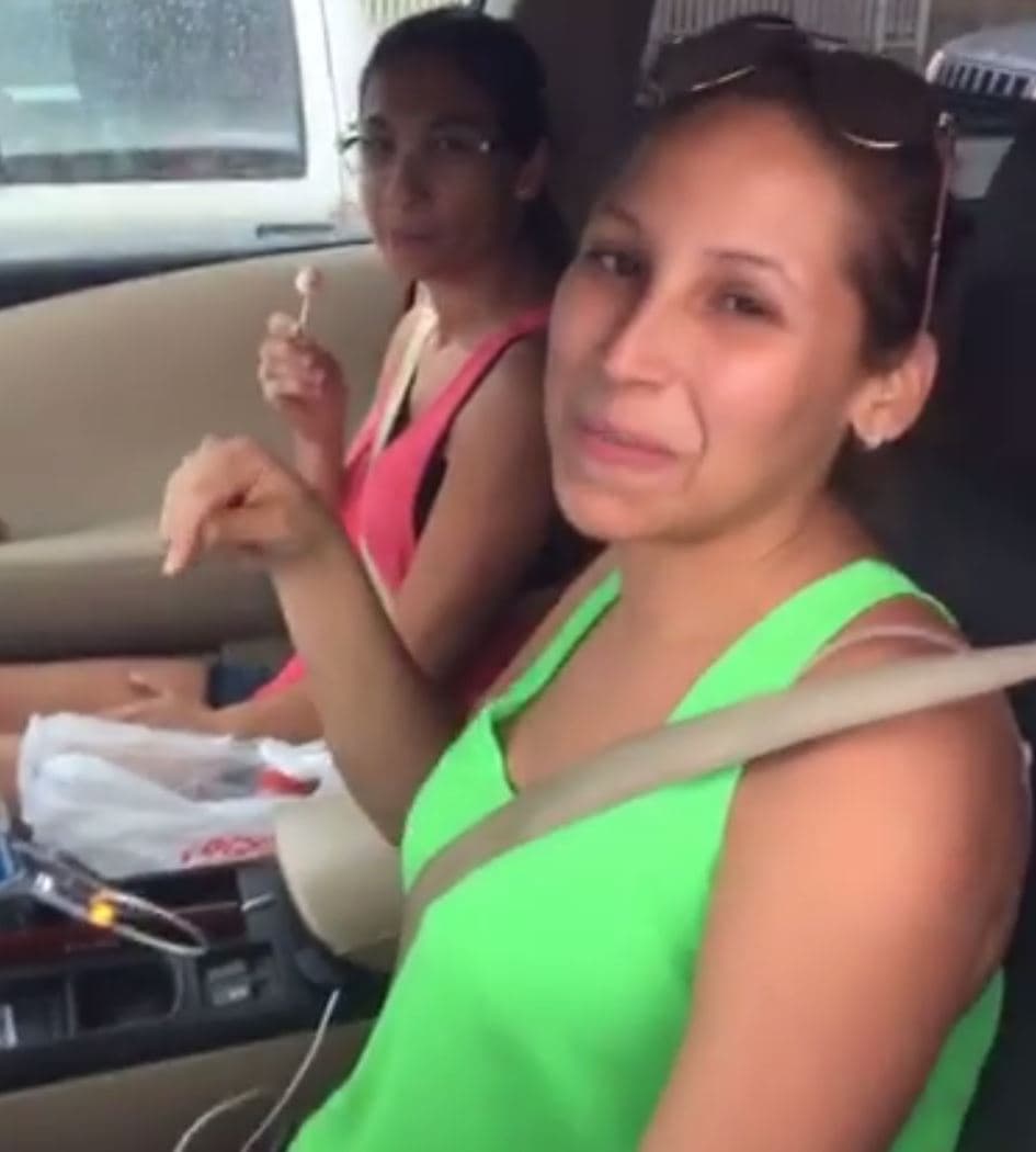 A lo largo y ancho de Puerto Rico se comparten imágenes de las personas felicitando a la Policía y brindándoles agua y otros suministros en agradecimiento a la gran labor que han realizado.