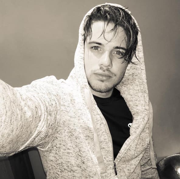 Nuestro chico de las redes recibió muchos mensajes de felicitación y con esta foto quiso dar las "gracias".