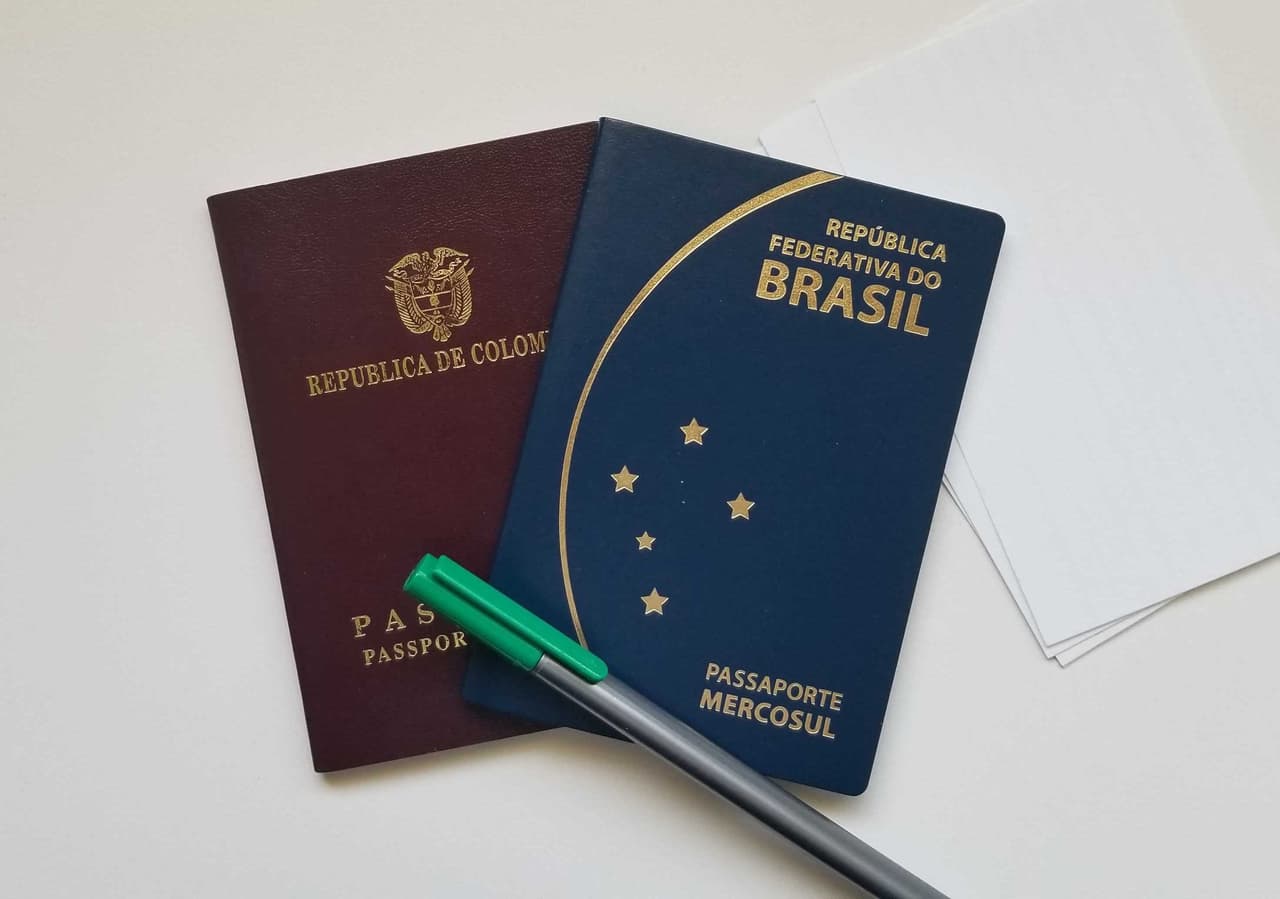 Además, puedes presentar el pasaporte extranjero vigente con visa válida de EEUU y formulario I-94 aprobado, entre otros documentos.
