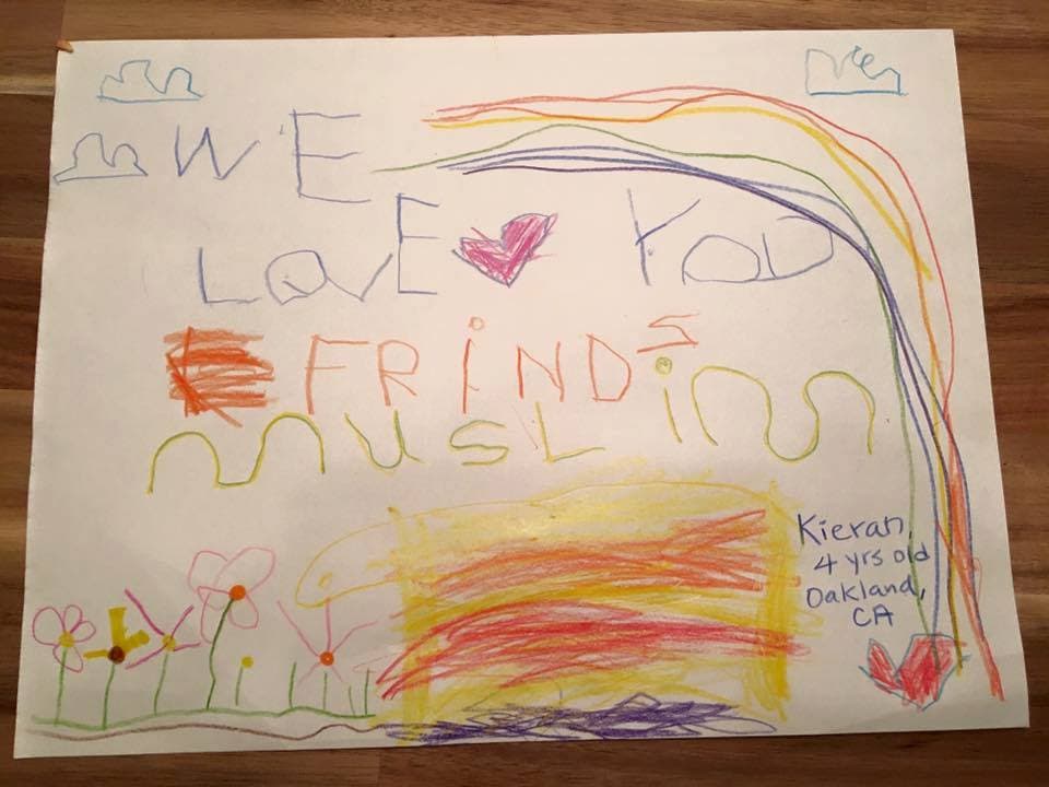 "Ama a tus amigos musulmanes", escribió Kieran un niño californiano de 4 años. Con esta iniciativa, We Belong Together pretendía también solidarizarse con los musulmanes.