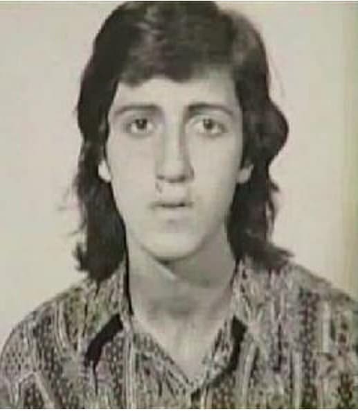 Sus padres son Ferdinando De Vita y Rosa De Vito, inmigrantes italianos. Tiene tres hermanos: Bartolomé, Ana y Fernando.