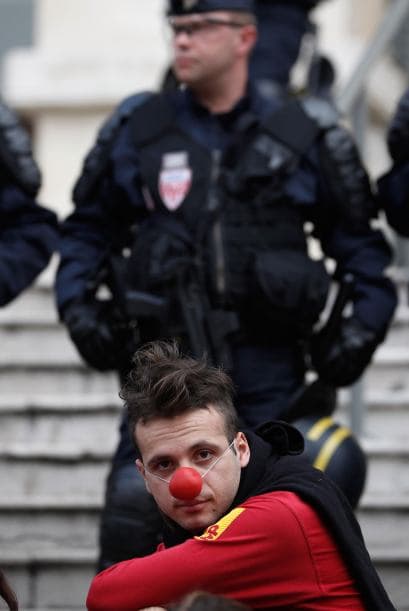 "Queremos sencillamente que los pobles del planeta seamos tomados en cuenta y que todo lo que ocurra en el mundo tenga en cuenta los derechos humanos, afirmó uno de los manifestantes.