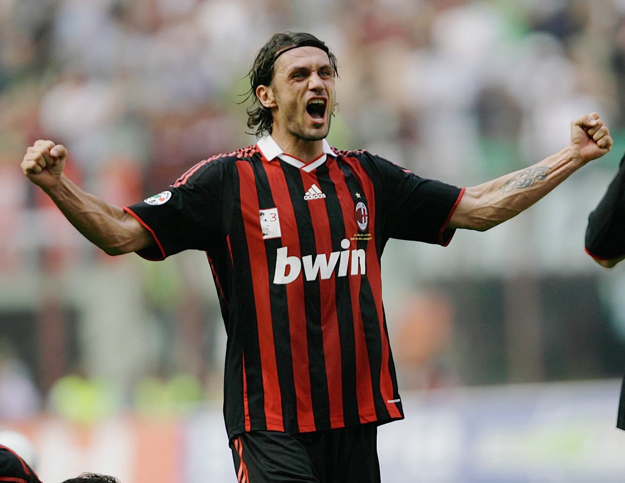 Paolo Maldini fue una de las grandes figuras del fútbol italiano, siendo múltiples veces campeón con Milán a nivel local e internacional.