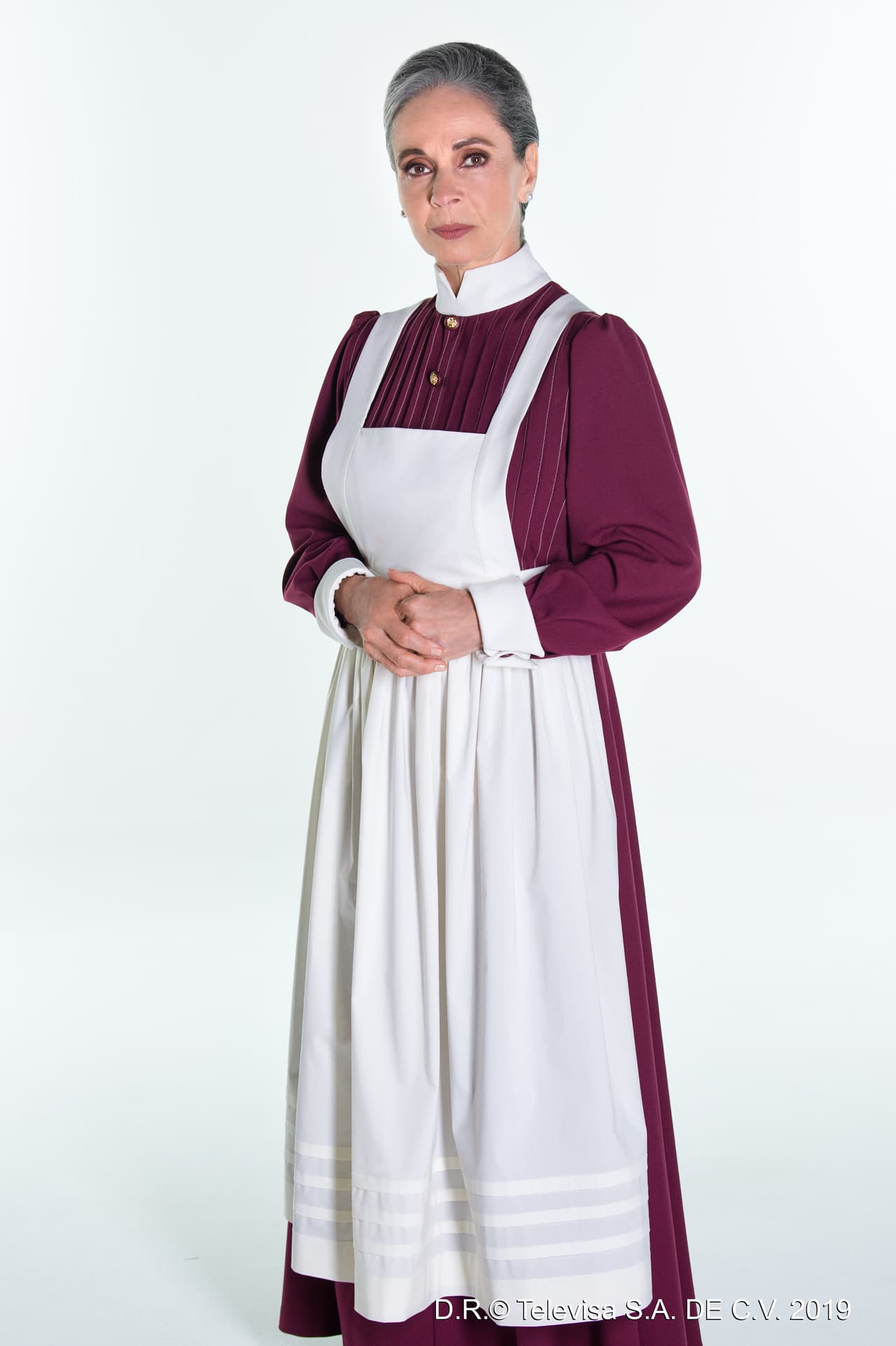 La actriz Macaria llega a esta historia para interpretar a la Nana Pilar, una mujer conservadora, con muchos prejuicios. Ella hará lo imposible para educar a Deyanira. 
<br>