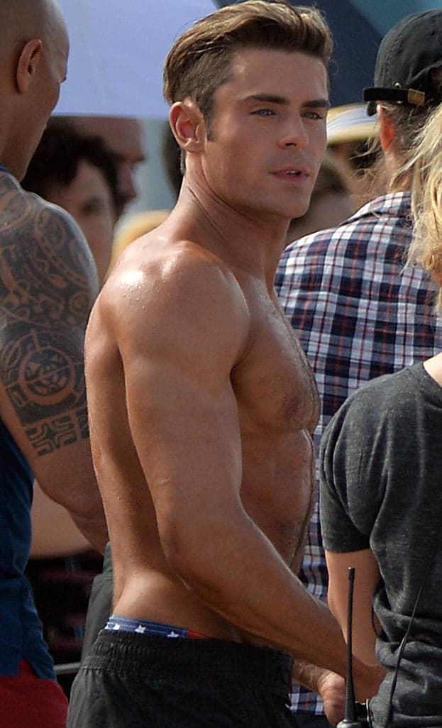 Para tal trabajo el guapo actor ha tenido que hacer gala de su impresionante musculatura.