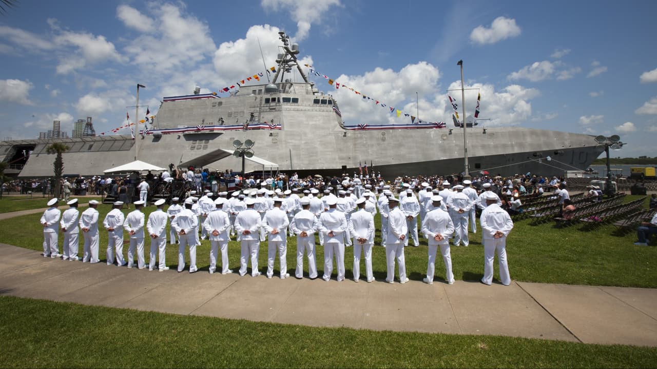Buque de guerra recibe el nombre de la excongresista de Arizona Gabrielle Giffords