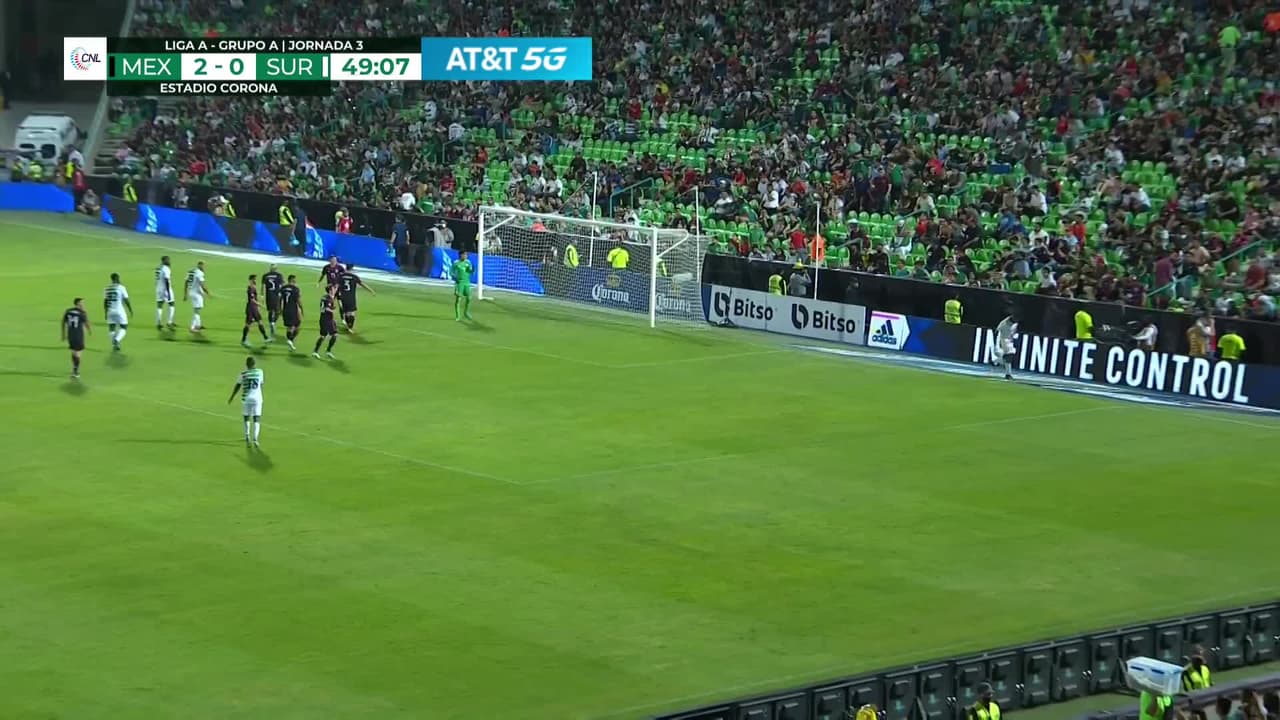 ¡TIRO ATAJADO! disparo por Shaquille Pinas.