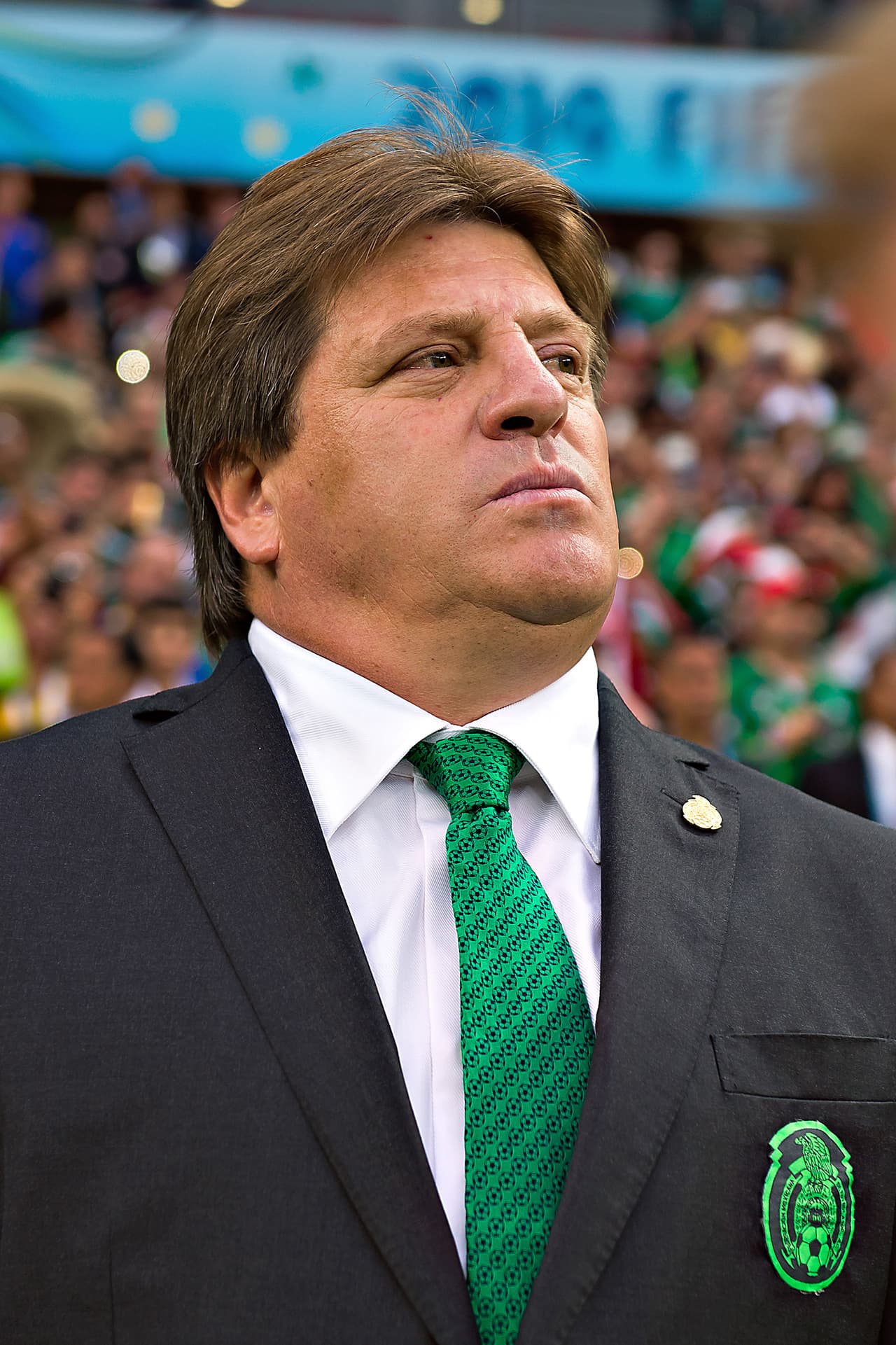 Miguel Herrera tomó las riendas de México en Brasil 2014 y continuó con el Lavolpismo: una línea de tres centrales y dos carrileros que tocaban línea de fondo.