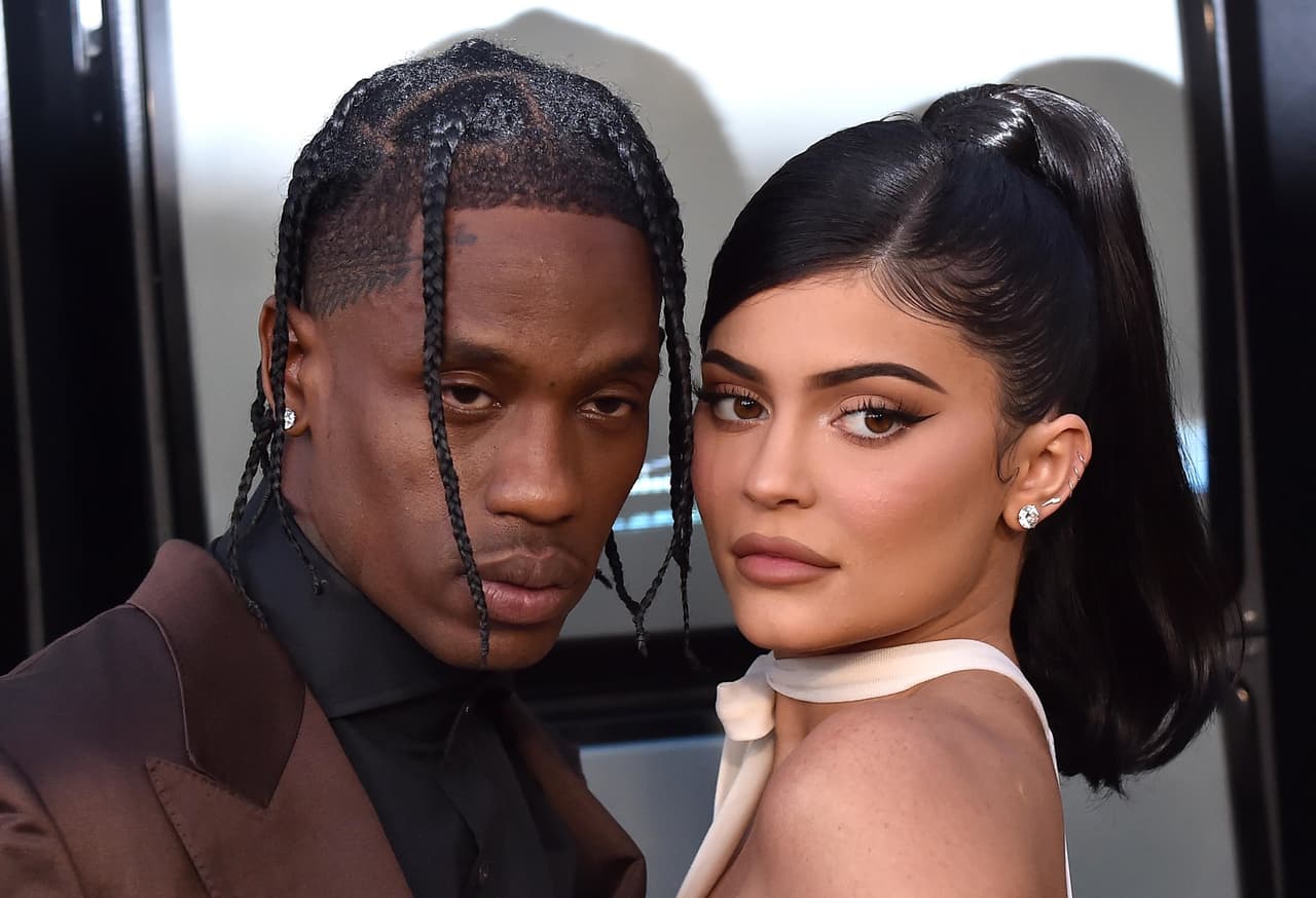 En octubre pasado trascendió que el músico y la empresaria decidieron darle una
<b><a href="https://www.univision.com/famosos/reportan-que-kylie-jenner-y-travis-scott-decidieron-separarse-por-un-tiempo-fotos">pausa a su relación.</a></b>
<br>
