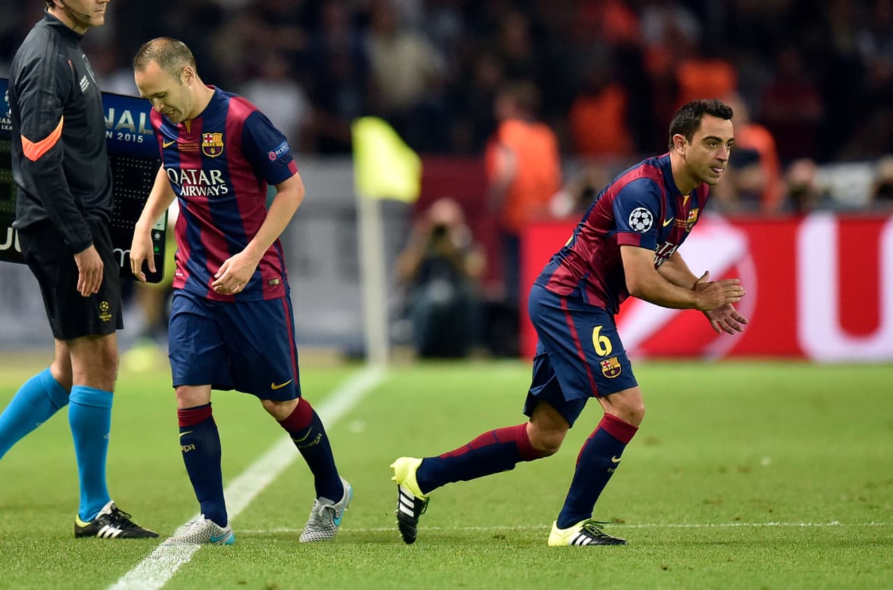 Desde que se fueron Xavi Hernández y Andrés Iniesta, el Barça ha sufrido e invertido mucho en encontrar a dos jugadores de su talla, sin éxito alguno. Te presentamos la lista.