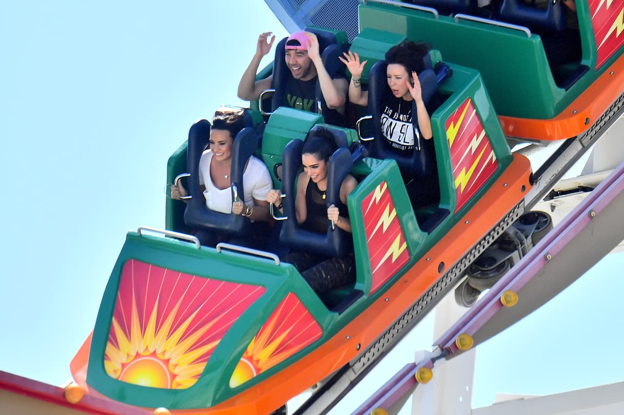 Photo © 2017 Mega/The Grosby Group EXCLUSIVE Los Angeles, CA September 11, 2017 Demi Lovato holds hands with a mystery woman while spending a happy day a Disneyland gets photobombed by Donald Duck. Demi and her new lady walked hand in hand all day Long as they enjoyed a day. they were seen riding the California screaming rollercoaster. Demi looked extremely happy.