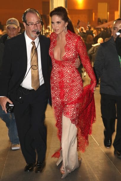 El encaje rojo de Lucero dejó a todos con la boca abierta. Lo lució de ¡maravilla!