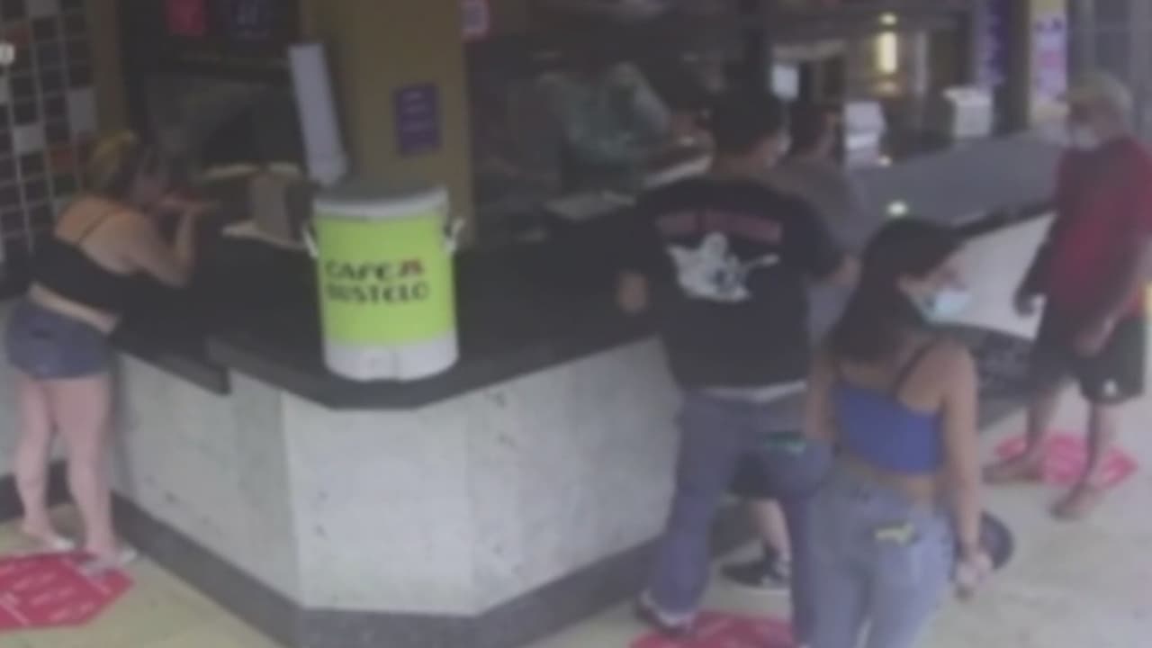 Discusión por alguien que se niega a usar mascarilla termina en una golpiza en un restaurante de Miami 