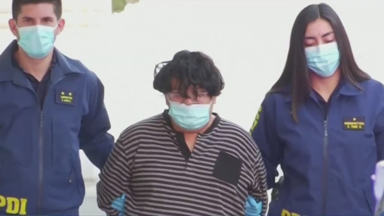 <b>Detienen a sospechoso de asesinar a su novia hace 11 años: había cambiado de apariencia</b>
<br>
<br>Igor González fue detenido en Chile y acusado de haber asesinado a su pareja en 2009. Al parecer, el sospechoso en aquel entonces se escondió durante dos años en México y luego huyó a Chile, en donde fue aprehendido y acusado de asesinar a su expareja.