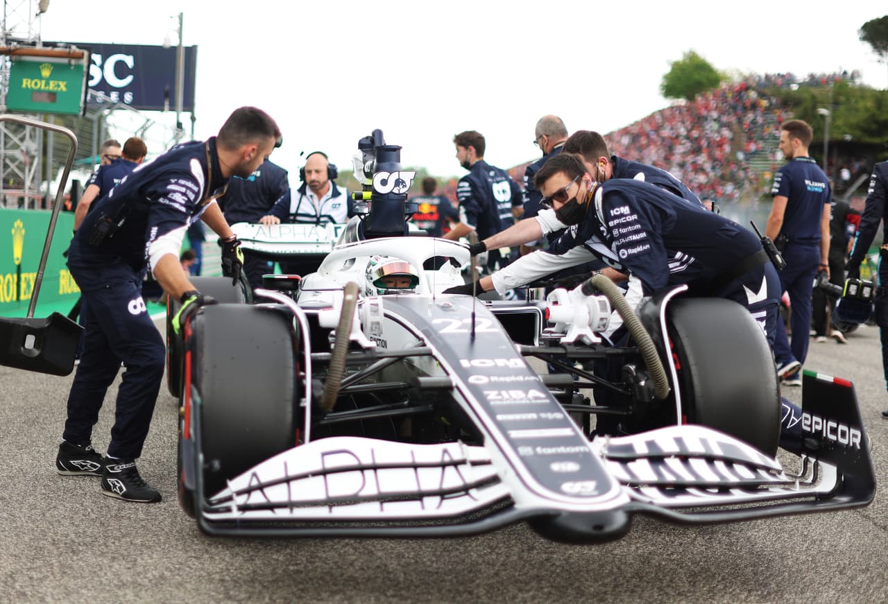 Los mecánicos tuvieron mucho trabajo con los automóviles y son parte importante de cualquier escudería.