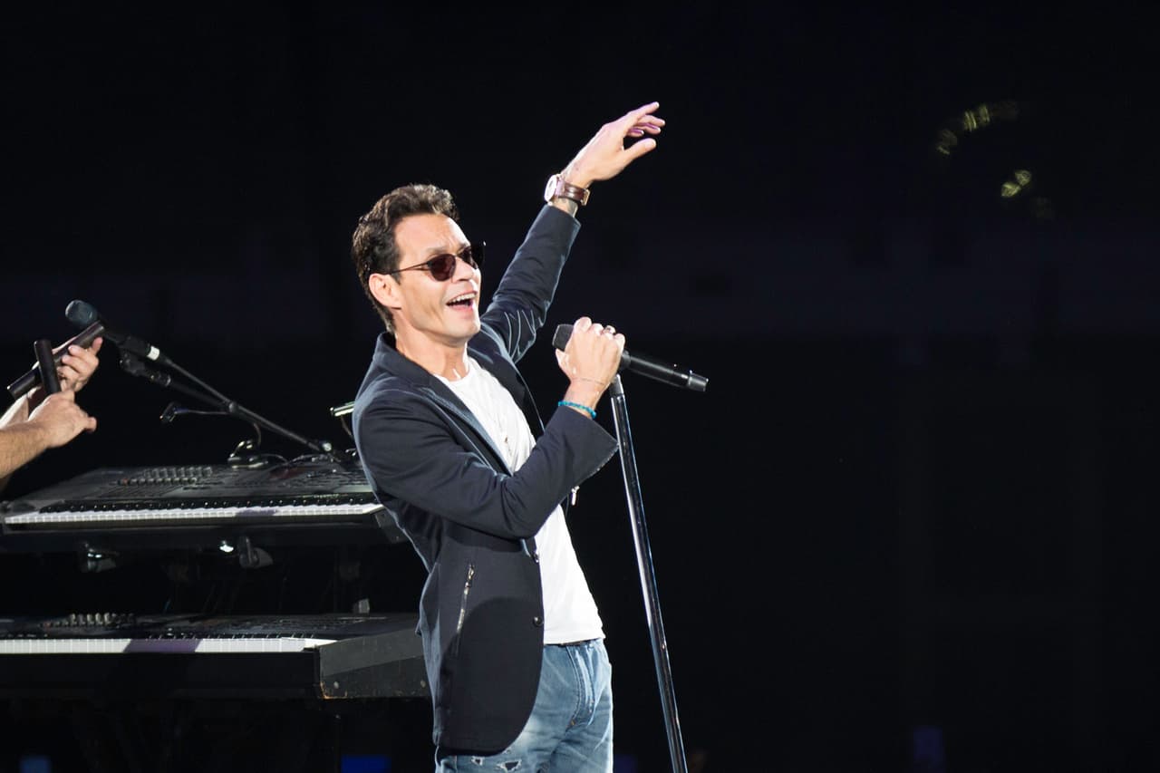 Marc Anthony interpretó un segundo tema de Héctor Lavoe, 'Mi gente.' Anthony interpretó a la leyenda de la salsa en la película 'El cantante'.
