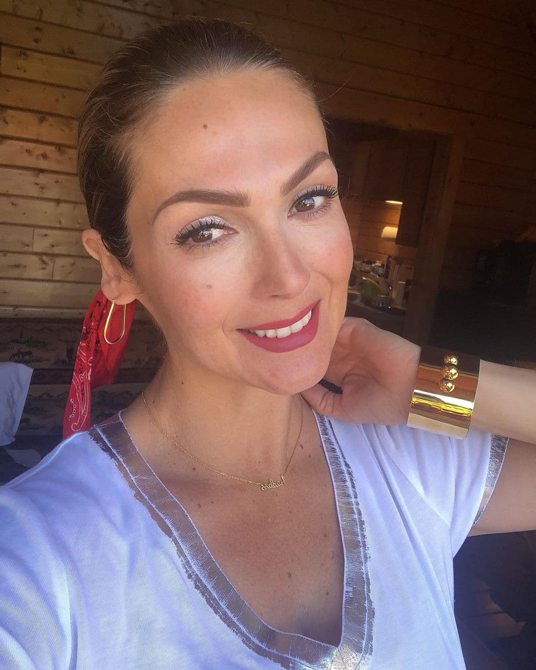 Actualmente, Salinas sigue involucrada en el mundo de la farándula y sus seguidores aseguran que es “hermosa” y está “igualita” que hace algunos años.